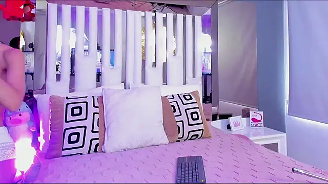 Kitty Eliffe online show from 12.20.24