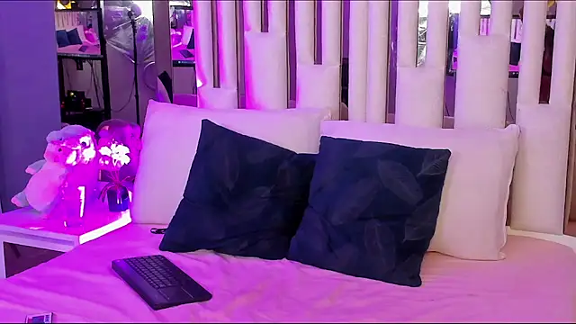 Kitty Eliffe online show from 01.24.25