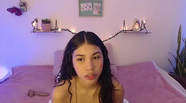 Snapshot of AmberJeong chatting on 12.11.24 AmberJeong online show from 12.11.24