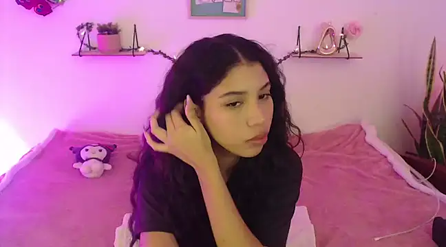 Snapshot of AmberJeong chatting on 12.13.24 AmberJeong online show from 12.13.24