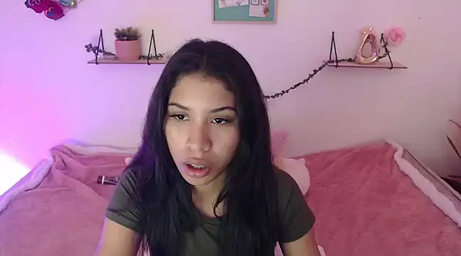 Snapshot of AmberJeong chatting on 12.24.24 AmberJeong online show from 12.24.24