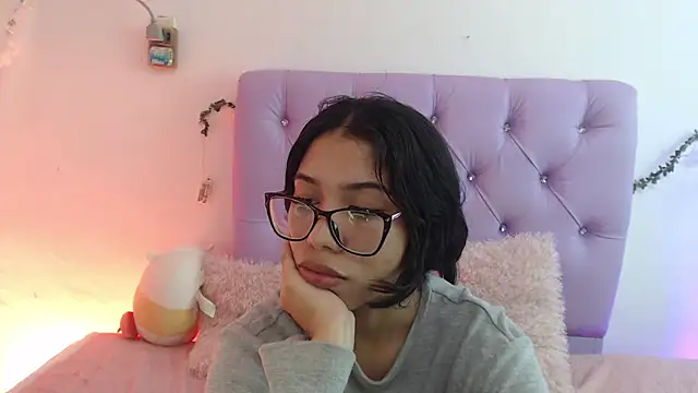 Snapshot of AmberJeong chatting on 01.25.25 AmberJeong online show from 01.25.25