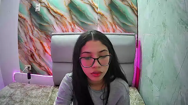 Snapshot of AmberJeong chatting on 01.29.25 AmberJeong online show from 01.29.25