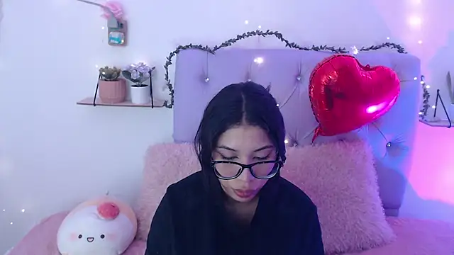 Snapshot of AmberJeong chatting on 02.07.25 AmberJeong online show from 02.07.25