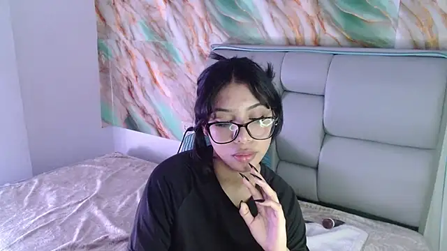 Snapshot of AmberJeong chatting on 02.28.25 AmberJeong online show from 02.28.25