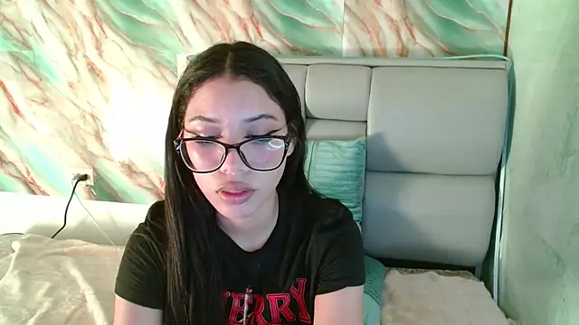 Snapshot of AmberJeong chatting on 03.19.25 AmberJeong online show from 03.19.25