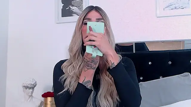 Snapshot of ZikaruRichie chatting on 12.19.24 ZikaruRichie online show from 12.19.24