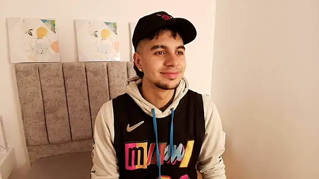 Snapshot of Amadeo_Wild chatting on 01.30.25 Amadeo Wild online show from 01.30.25