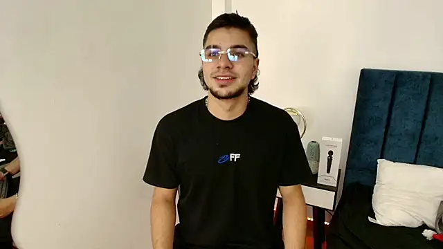 Snapshot of Amadeo_Wild chatting on 03.16.25 Amadeo Wild online show from 03.16.25