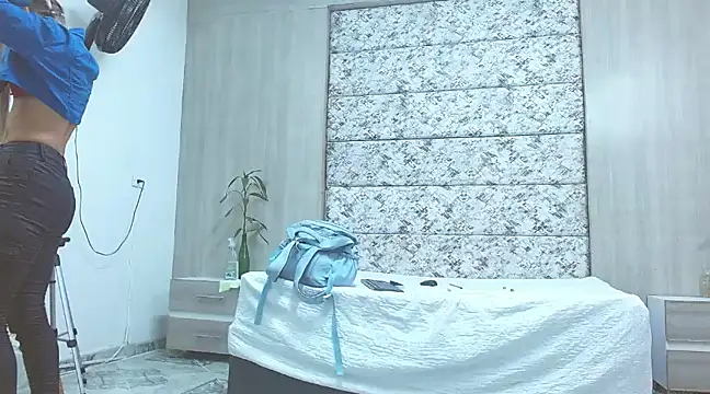 Snapshot of adara_deidara chatting on 03.22.25 adara deidara online show from 03.22.25