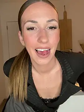 Snapshot of lola_tentatiion chatting on 03.09.25 lola tentatiion online show from 03.09.25