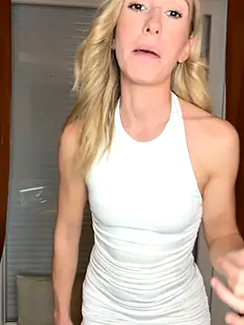 Snapshot of lola_tentatiion chatting on 10.04.25 lola tentatiion online show from 10.04.25