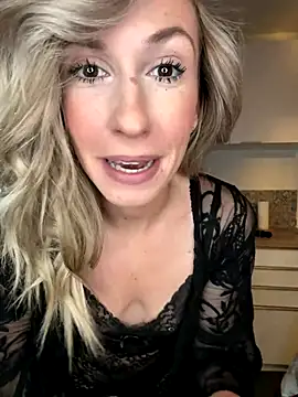 Snapshot of lola_tentatiion chatting on 11.20.25 lola tentatiion online show from 11.20.25