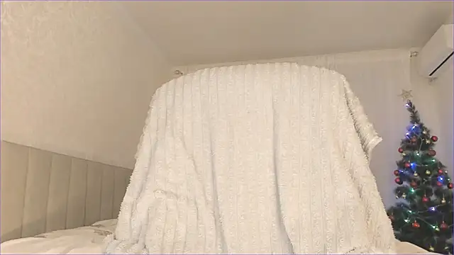 Snapshot of cherry_misaki chatting on 12.16.24 cherry misaki online show from 12.16.24