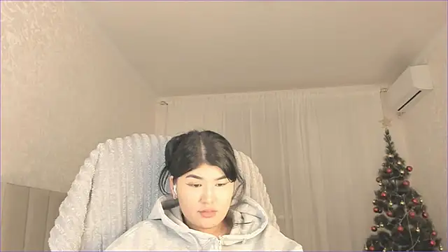 Snapshot of cherry_misaki chatting on 01.10.25 cherry misaki online show from 01.10.25