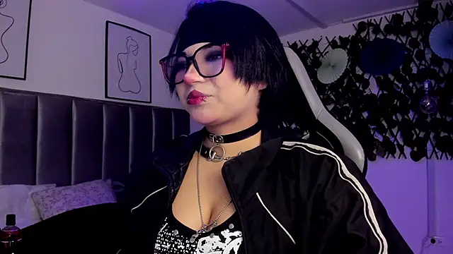 Snapshot of Kitty_Gang chatting on 04.22.26 Kitty Gang online show from 04.22.26