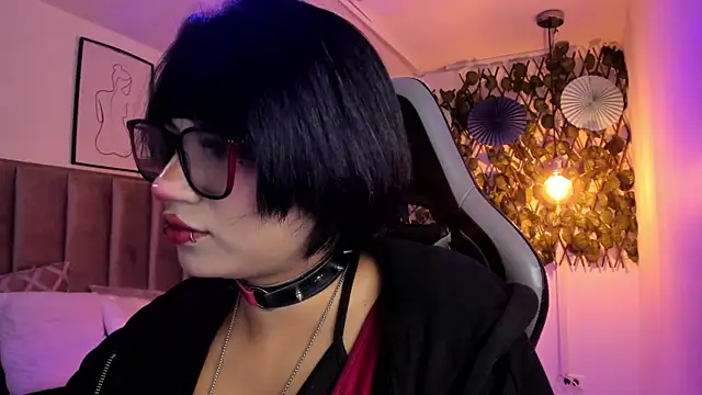 Snapshot of Kitty_Gang chatting on 04.28.26 Kitty Gang online show from 04.28.26