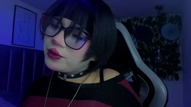 Snapshot of Kitty_Gang chatting on 05.12.26 Kitty Gang online show from 05.12.26
