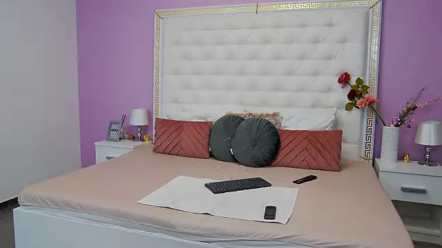 Lenna Paul online show from 02.07.25