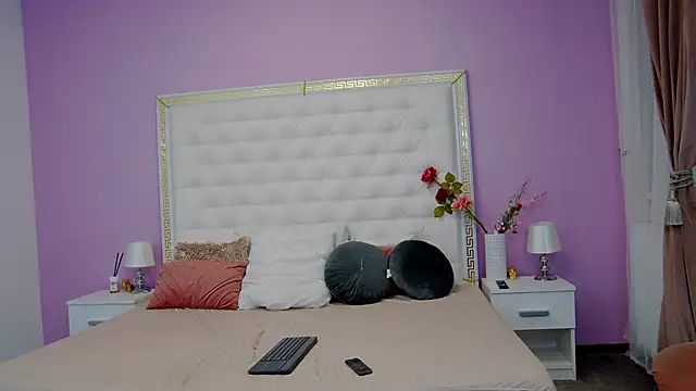 Lenna Paul online show from 02.18.25