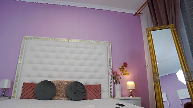 Lenna Paul online show from 11.21.25