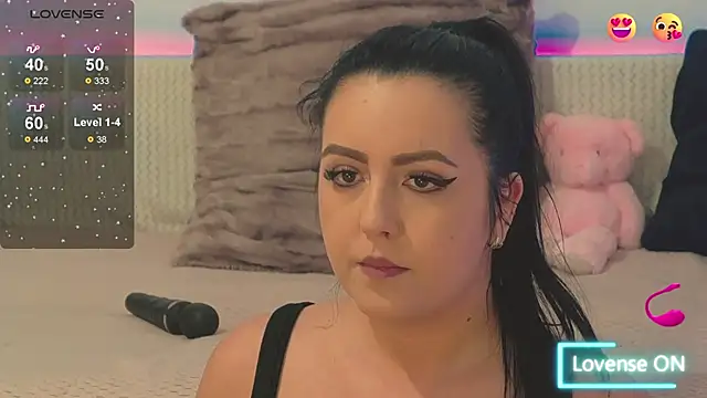 Snapshot of Ariel__Blossom chatting on 01.28.25 Ariel Blossom online show from 01.28.25