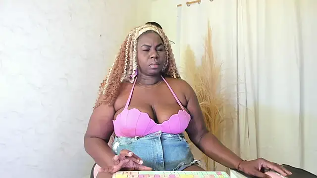 Snapshot of Leslie_browm chatting on 02.19.26 Leslie browm online show from 02.19.26