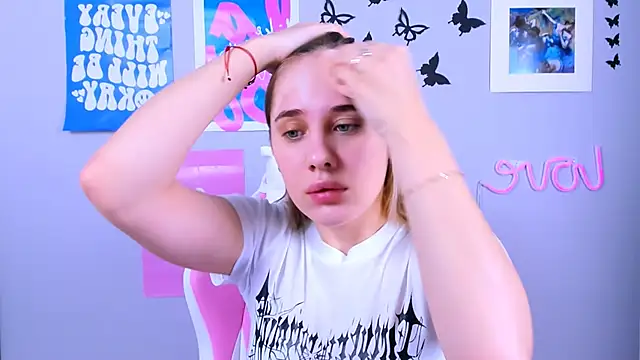 Snapshot of MiaMilas chatting on 12.10.24 MiaMilas online show from 12.10.24