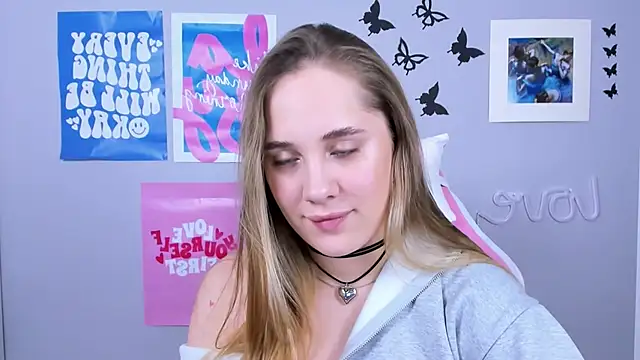 Snapshot of MiaMilas chatting on 01.20.25 MiaMilas online show from 01.20.25