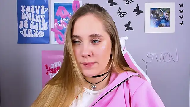 Snapshot of MiaMilas chatting on 01.23.25 MiaMilas online show from 01.23.25