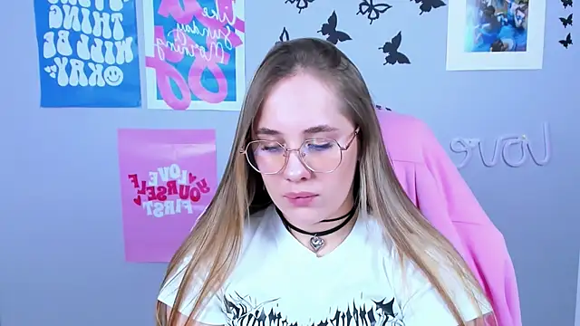 Snapshot of MiaMilas chatting on 01.29.25 MiaMilas online show from 01.29.25