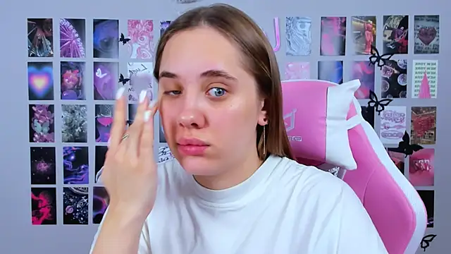 Snapshot of MiaMilas chatting on 02.07.25 MiaMilas online show from 02.07.25