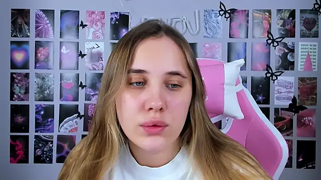 Snapshot of MiaMilas chatting on 02.10.25 MiaMilas online show from 02.10.25