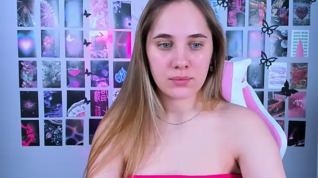 Snapshot of MiaMilas chatting on 03.03.25 MiaMilas online show from 03.03.25