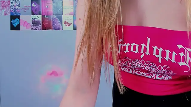 Snapshot of MiaMilas chatting on 03.10.25 MiaMilas online show from 03.10.25