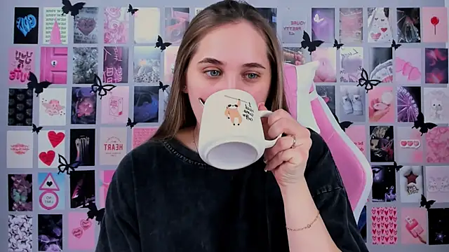 Snapshot of MiaMilas chatting on 03.11.25 MiaMilas online show from 03.11.25