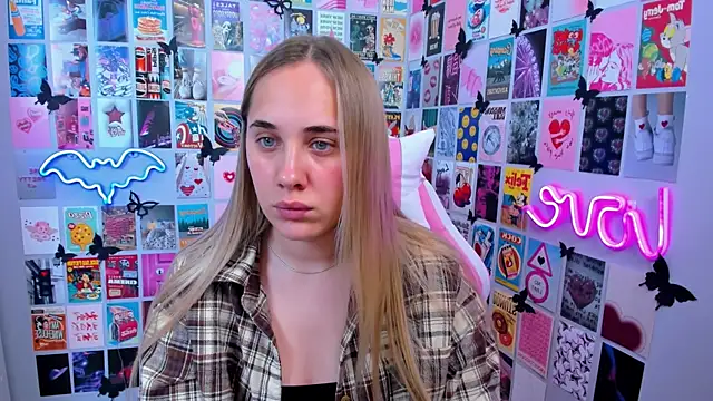 Snapshot of MiaMilas chatting on 09.09.25 MiaMilas online show from 09.09.25