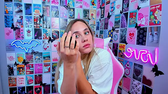 Snapshot of MiaMilas chatting on 09.11.25 MiaMilas online show from 09.11.25