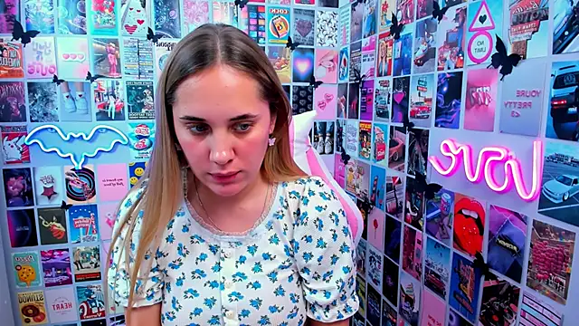 Snapshot of MiaMilas chatting on 09.29.25 MiaMilas online show from 09.29.25