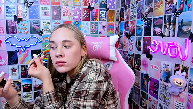 Snapshot of MiaMilas chatting on 01.14.26 MiaMilas online show from 01.14.26