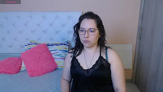 May Carlier online show from 01.05.26