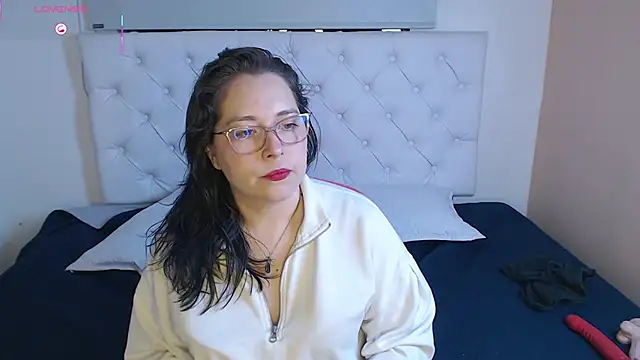 Snapshot of May_Carlier chatting on 02.07.26 May Carlier online show from 02.07.26