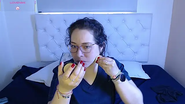 Snapshot of May_Carlier chatting on 02.08.26 May Carlier online show from 02.08.26