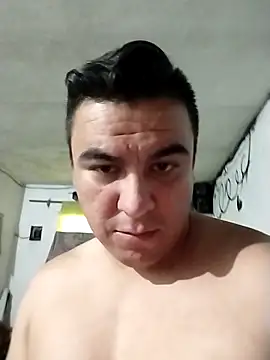 Snapshot of caramelodechile chatting on 10.12.25 caramelodechile online show from 10.12.25