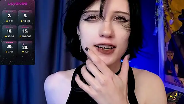 Snapshot of dark_vamp_ chatting on 12.14.24 dark vamp online show from 12.14.24