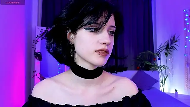 Snapshot of dark_vamp_ chatting on 12.25.24 dark vamp online show from 12.25.24