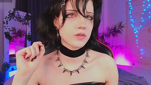 Snapshot of dark_vamp_ chatting on 01.31.25 dark vamp online show from 01.31.25