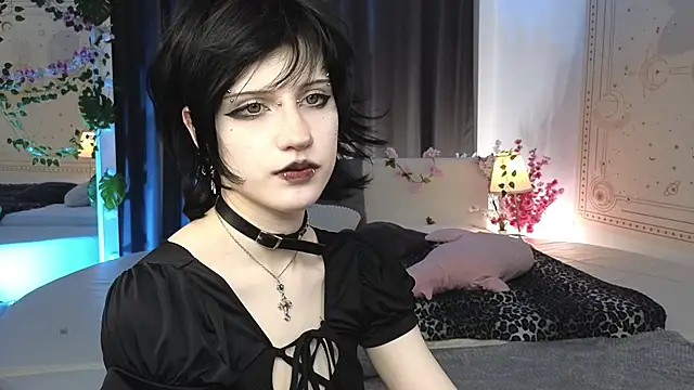 Snapshot of dark_vamp_ chatting on 03.02.25 dark vamp online show from 03.02.25