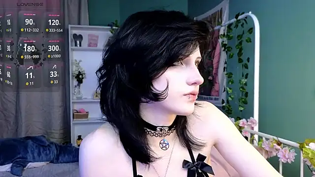 Snapshot of dark_vamp_ chatting on 10.10.25 dark vamp online show from 10.10.25