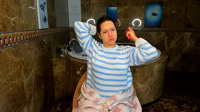 Snapshot of Mira_Karter chatting on 12.05.24 Mira Karter online show from 12.05.24